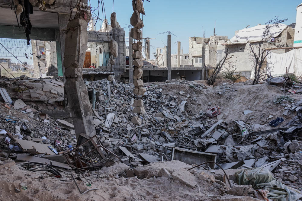 This image shows rubble and destroyed buildings in the Gaza Strip in 2014.